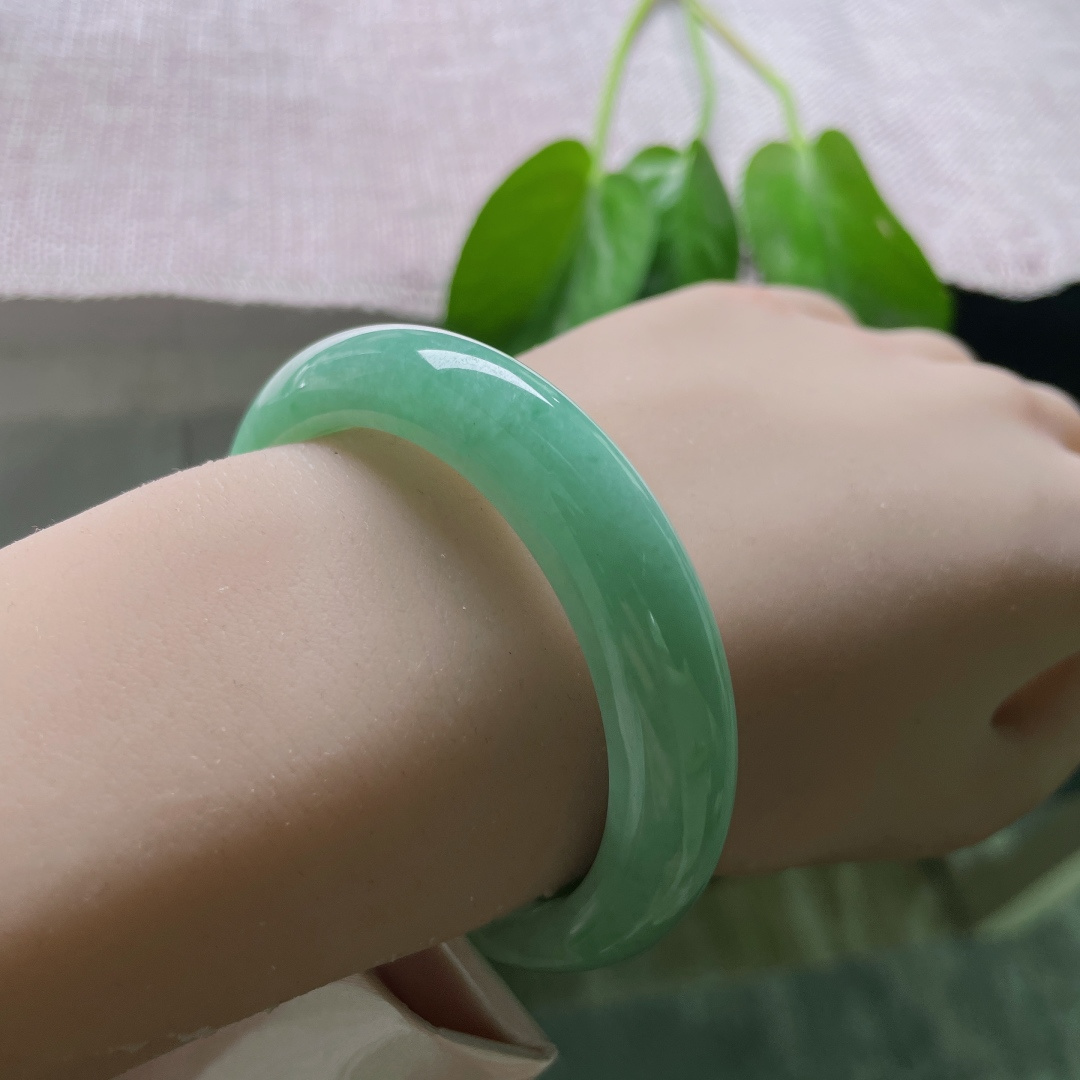 50.7/11.8/7.8，绿底，水润，细腻，贵气，一点皮纹，雍容华贵，耐看，ss50807a