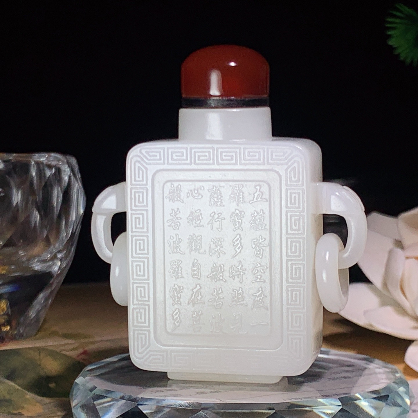 新疆和田玉白玉富贵山居平安瓶挂件。尺寸63/54/17重74.5克。玉质细腻油润。手推出油。品相大气。lt260415