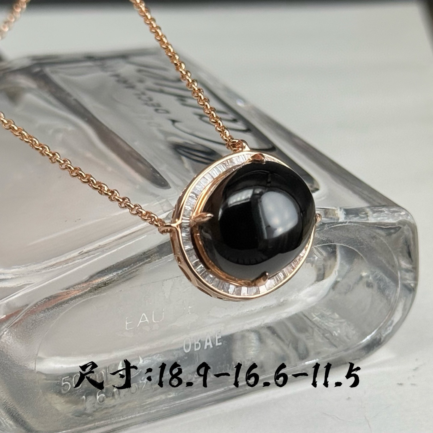 精品18k墨翠蛋面锁骨链 种好色正 黑度极好 打灯通透 油性十足 尺寸18.9