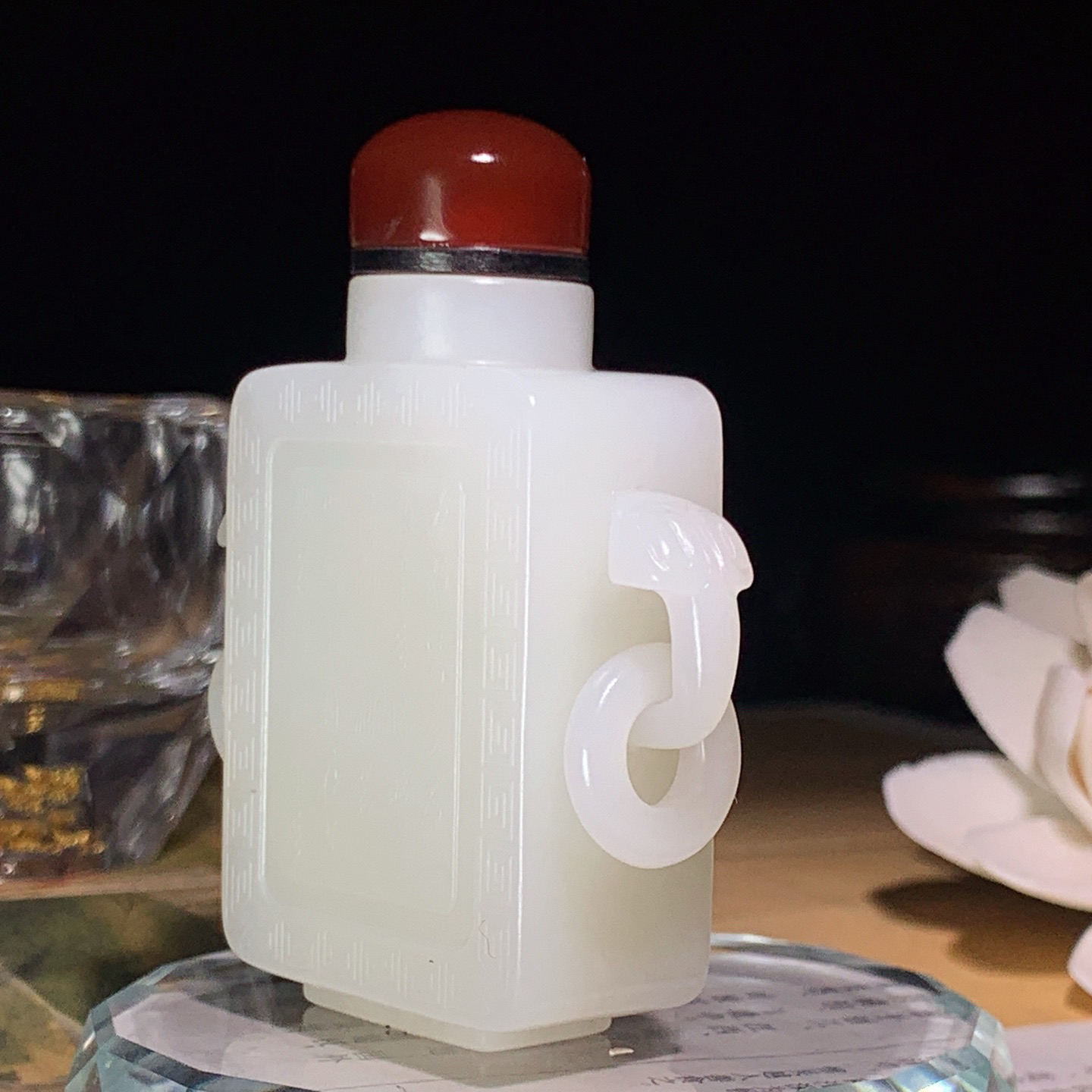 新疆和田玉白玉富贵山居平安瓶挂件。尺寸63/54/17重74.5克。玉质细腻油润。手推出油。品相大气