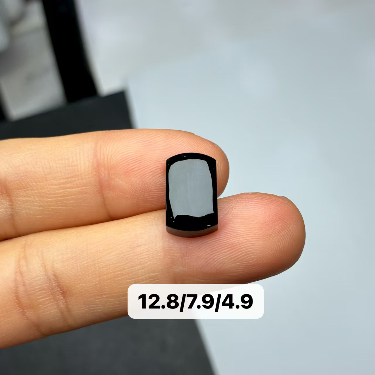 【墨翠裸石】
 黑度油黑 灯打通透 品相饱满大气 尺寸12.8