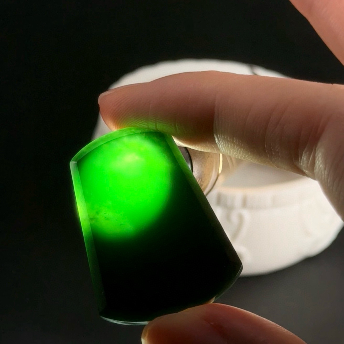 精品墨翠无事牌 种好色正 黑度极好 打灯通透 油性十足 尺寸36.3