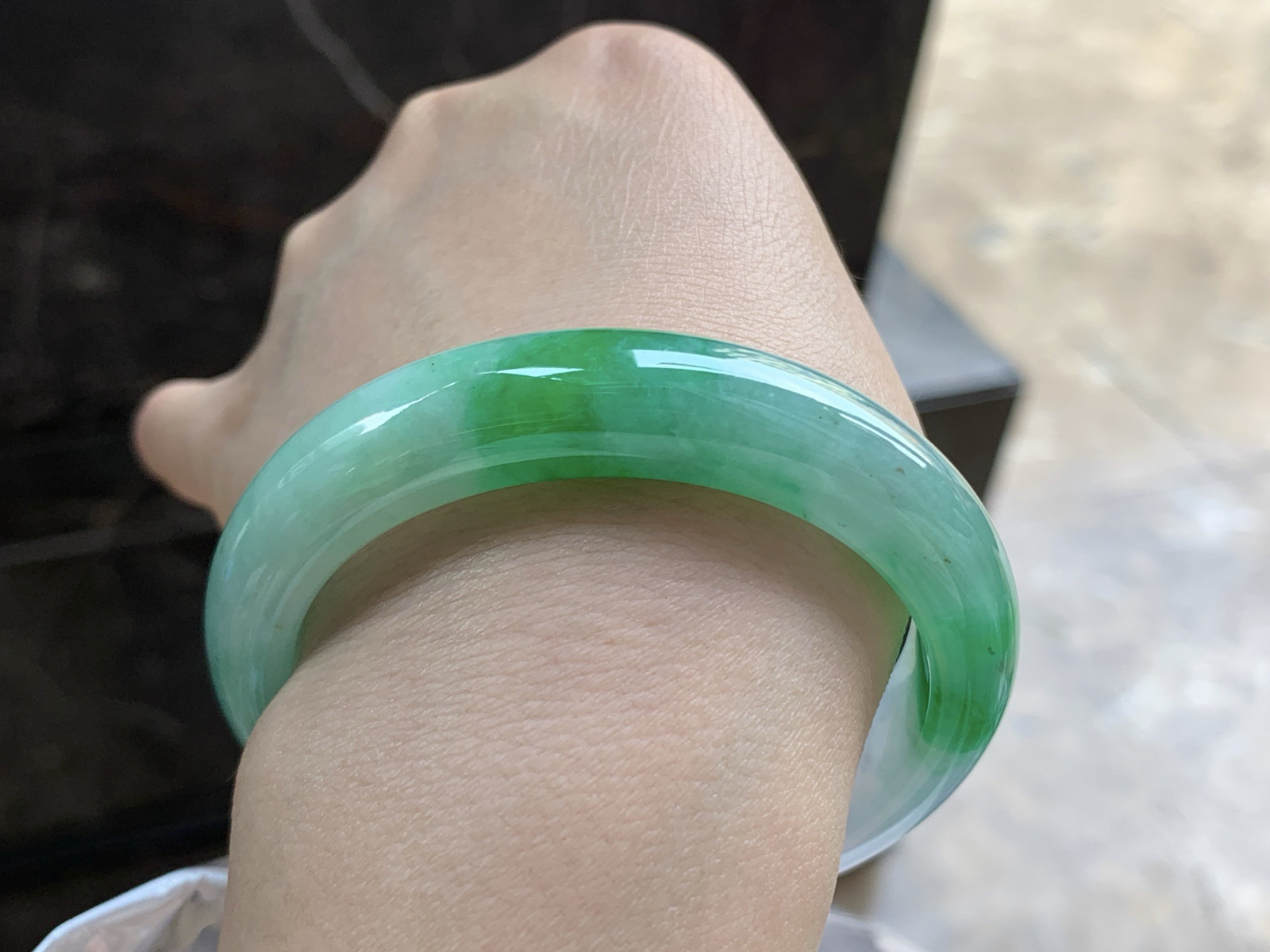 53.5-12.1-8.2

带色手镯^_^颜色鲜艳 浓郁