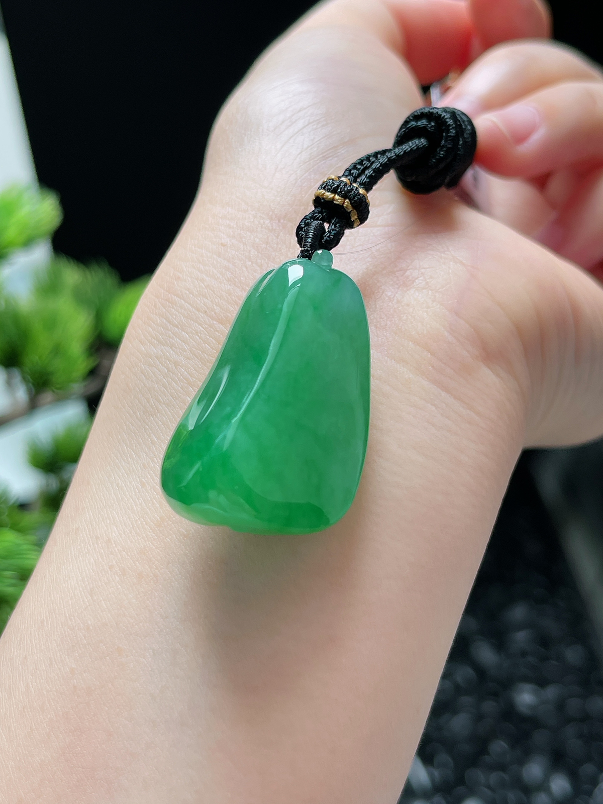 翡翠冰糯种满绿福瓜挂件