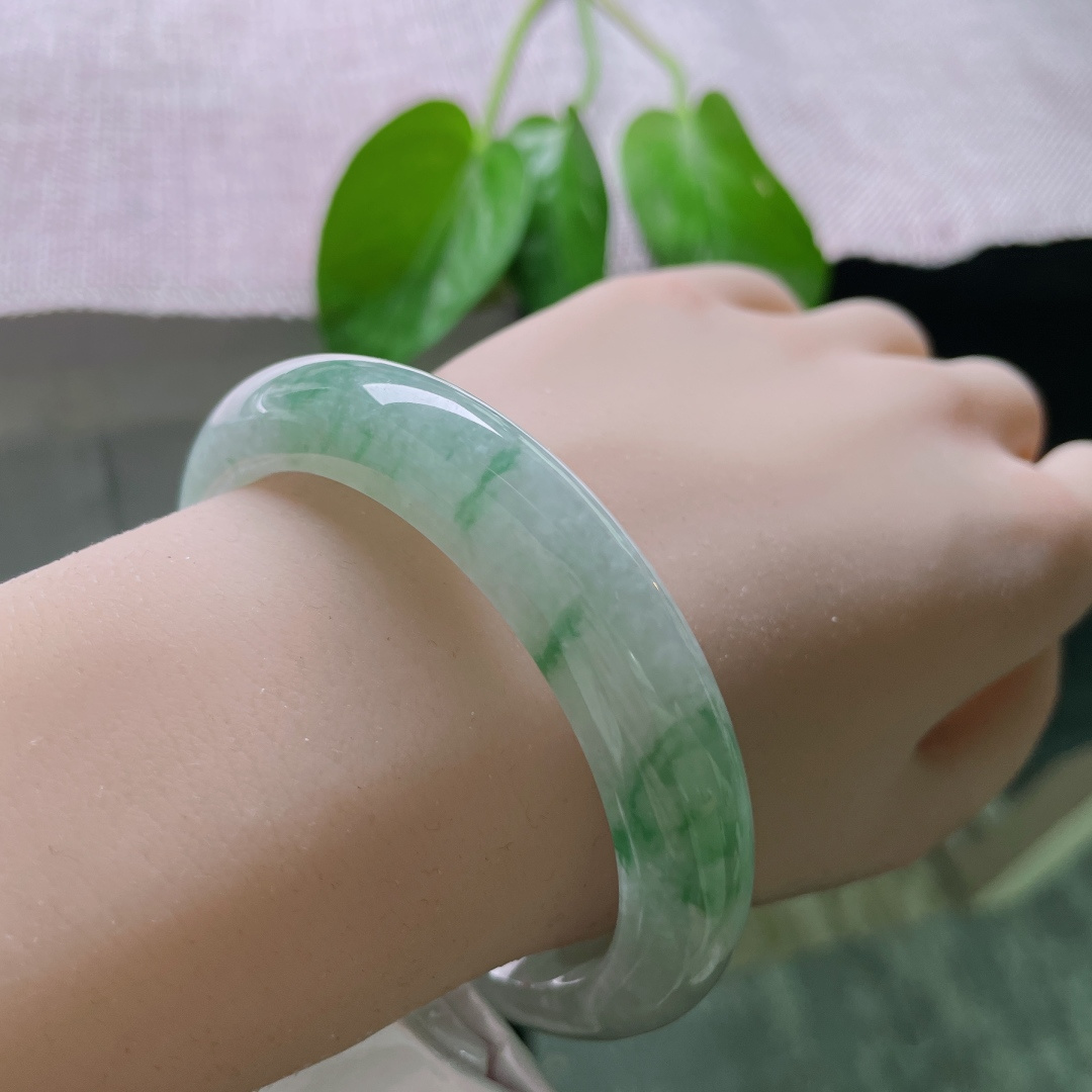 57.2/12/8.8飘花正圈，水润细腻，飘逸灵动，婉间艳丽，贵气，无裂，ss50763a