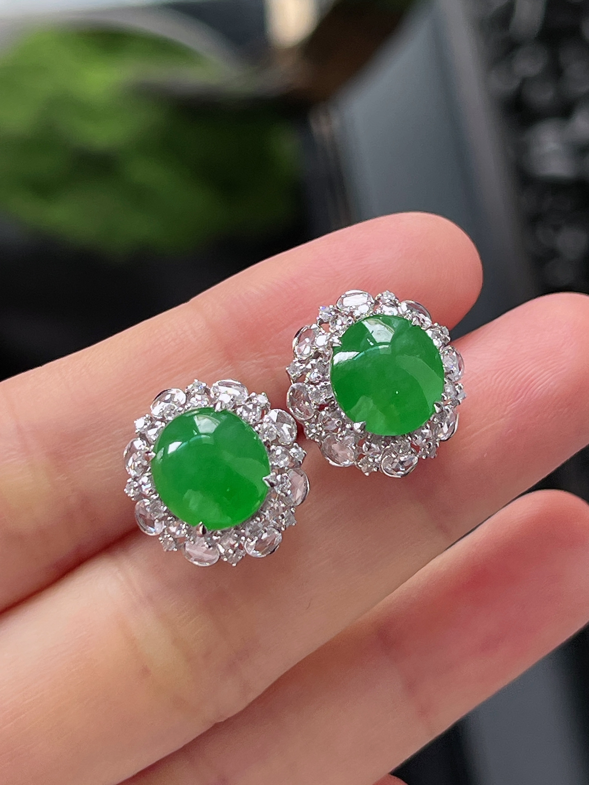 18k金 翡翠冰糯种满绿色耳钉和戒指套装