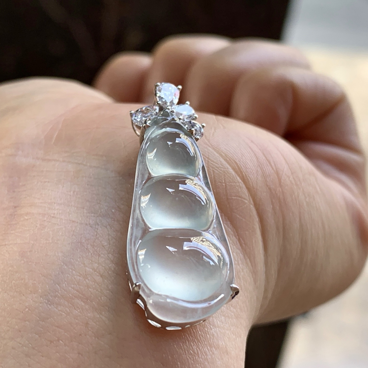 金钻镶嵌冰豆子^_^透亮 水润 尺寸27.8-12.8-4.5裸石