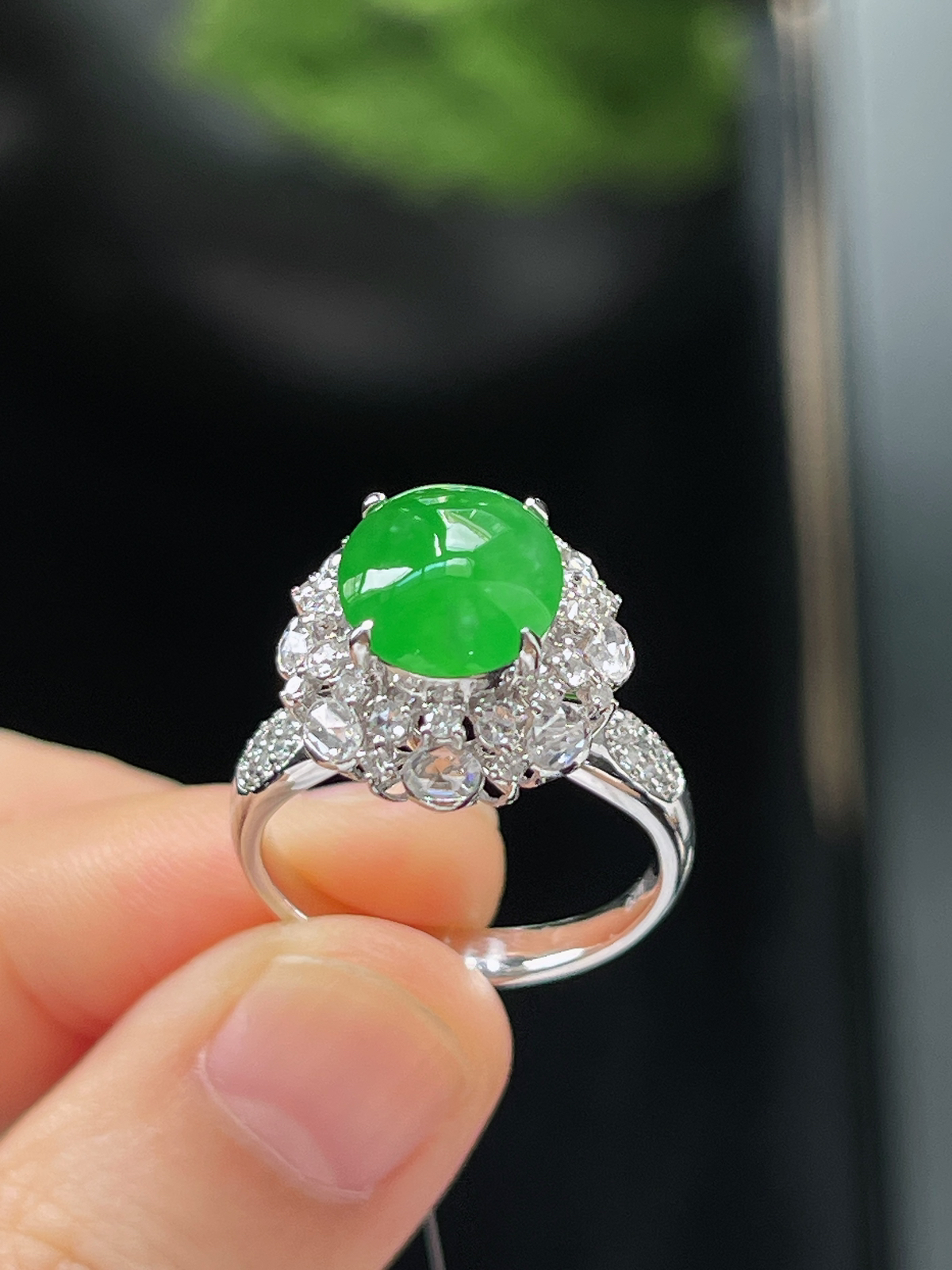 18k金 翡翠冰糯种满绿色耳钉和戒指套装