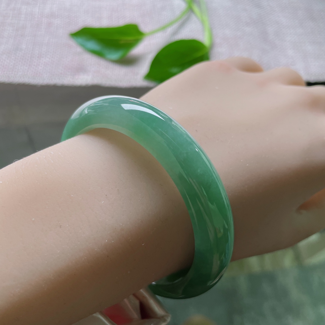 54.5/11.6/8湖水蓝正圈，种老，把天空揉碎了，撒成一湖的蓝挂在腕间，有纹，ss50149a