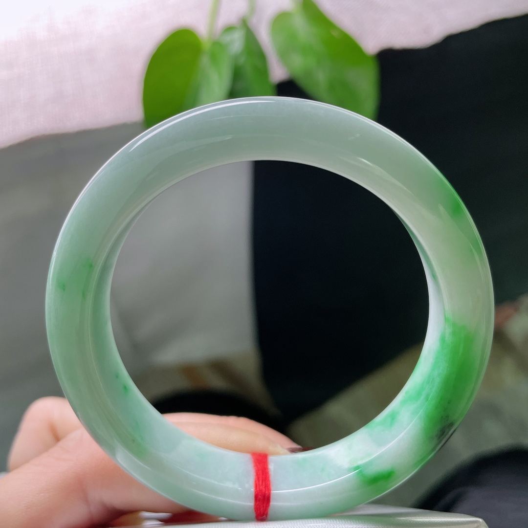 55.4/12/8.9飘绿正圈，水润，肉质细腻，独特富有个性，乌鸡，无裂，ss50803a