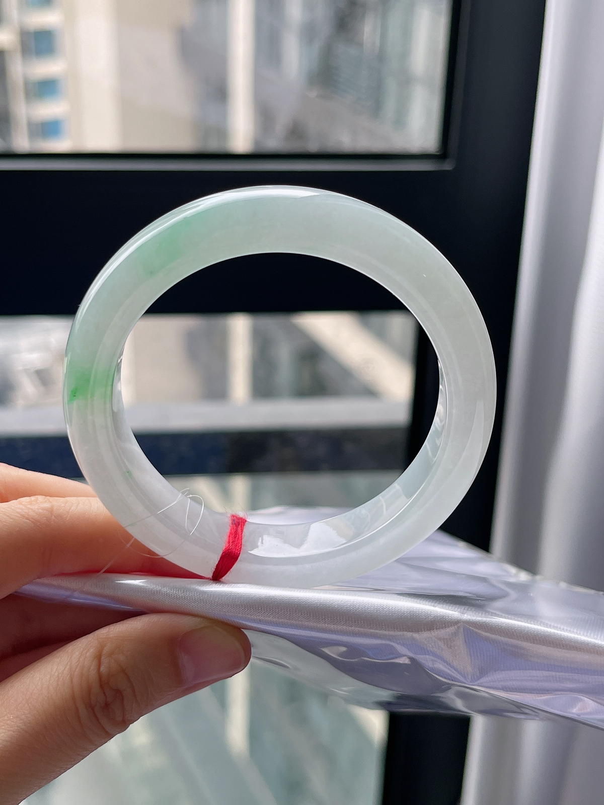 正圈54.9圈口，翡翠冰糯种飘绿手镯