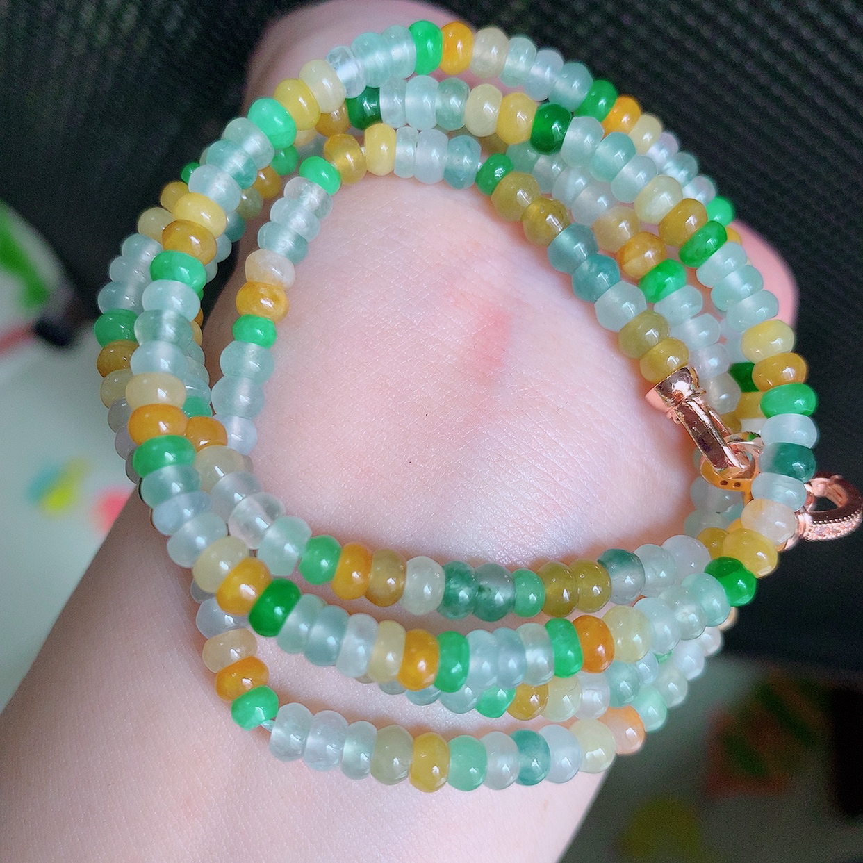 自然光实拍，冰多彩翡翠珠链，种老水足，冰清玉润  颜色漂亮  #001.1取一尺寸4.5