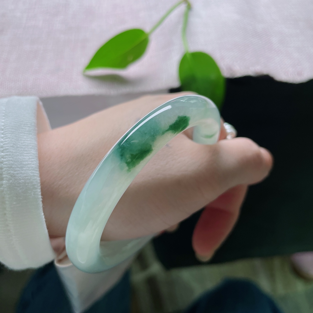 54.1/9.8，冰飘花圆条，摒弃浮夸，留存本真，上手诠释着不疾不徐的优雅。无裂，ss48371a