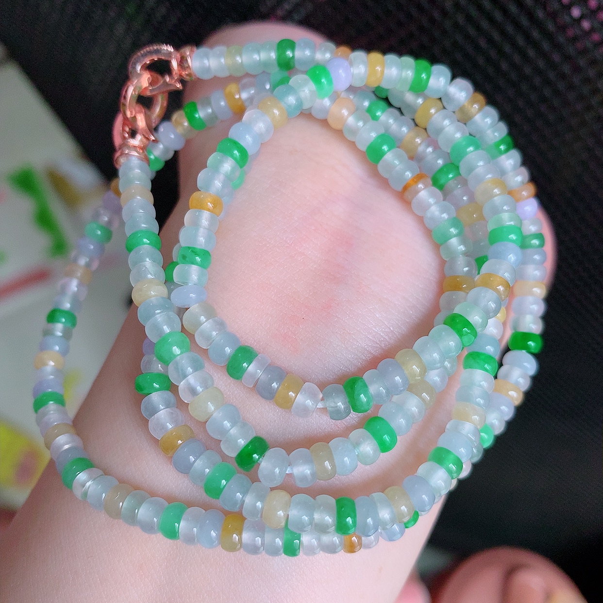 自然光实拍，冰种多彩翡翠项链  翡翠珠链 （装饰扣）玉质细腻  冰清玉润  颜色漂亮  #001.1取一尺寸4.5mm
