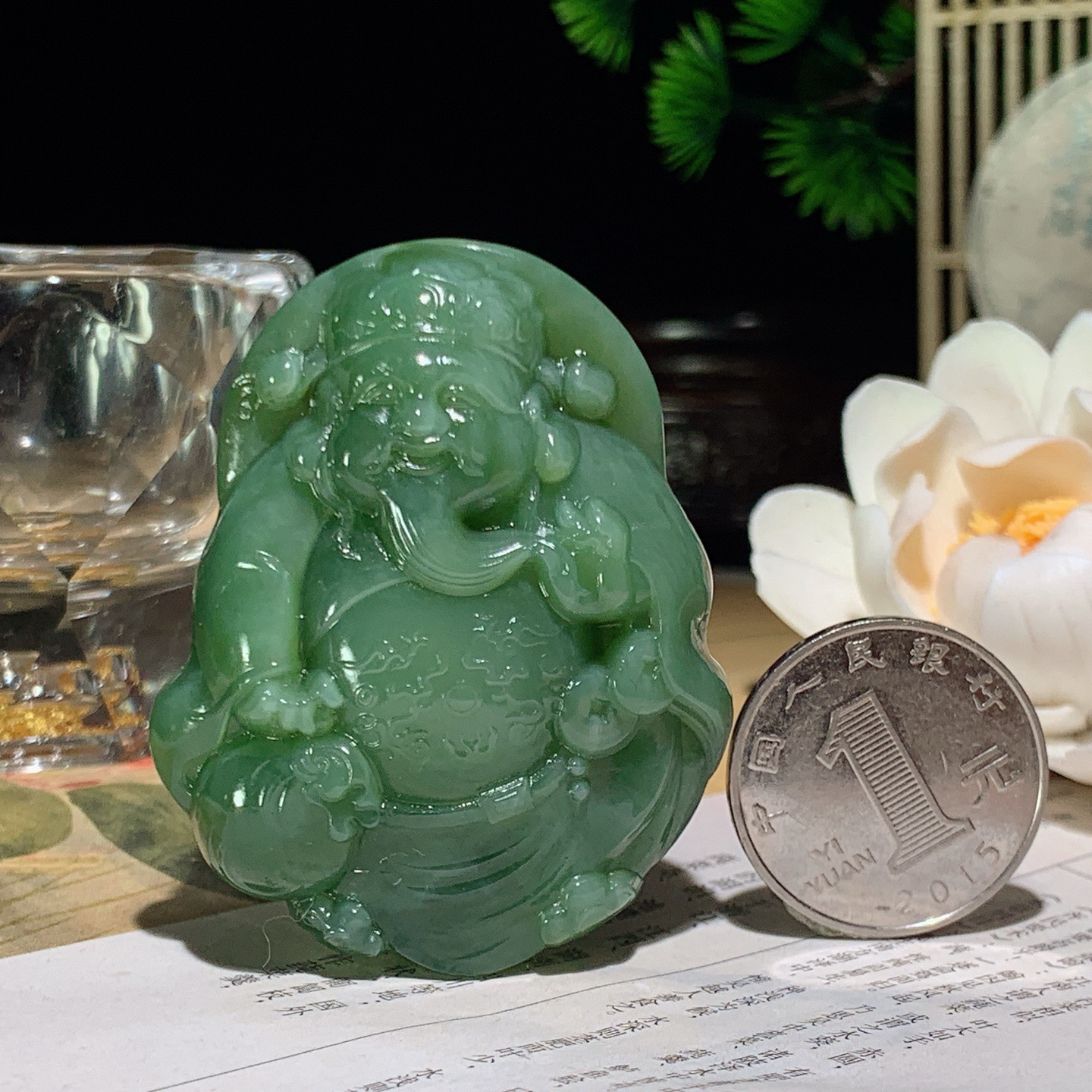 和田玉阳绿俄罗斯碧玉猫眼财神挂件 尺寸54/44/16重59克，玉质细腻油润 底色纯净 脂粉好，品质好！lt260415