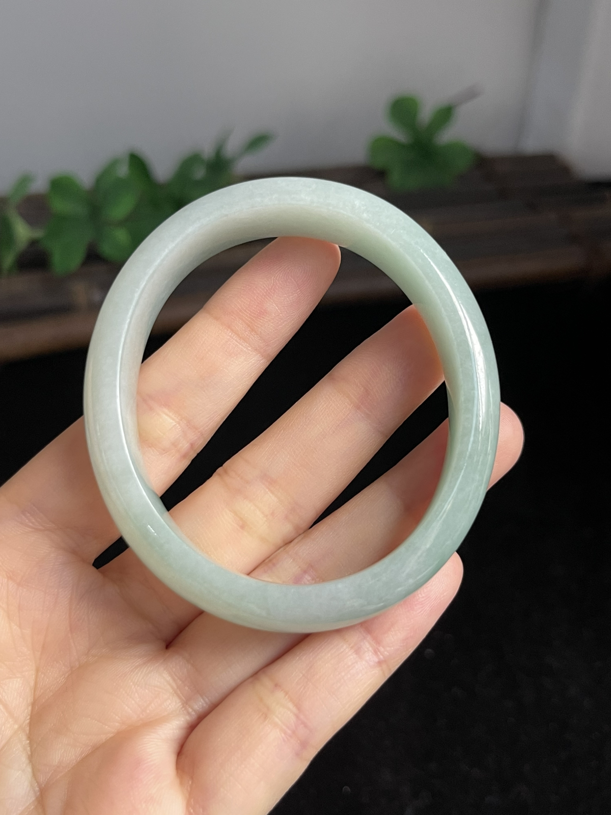 贵妃镯54.3圈口，翡翠手镯