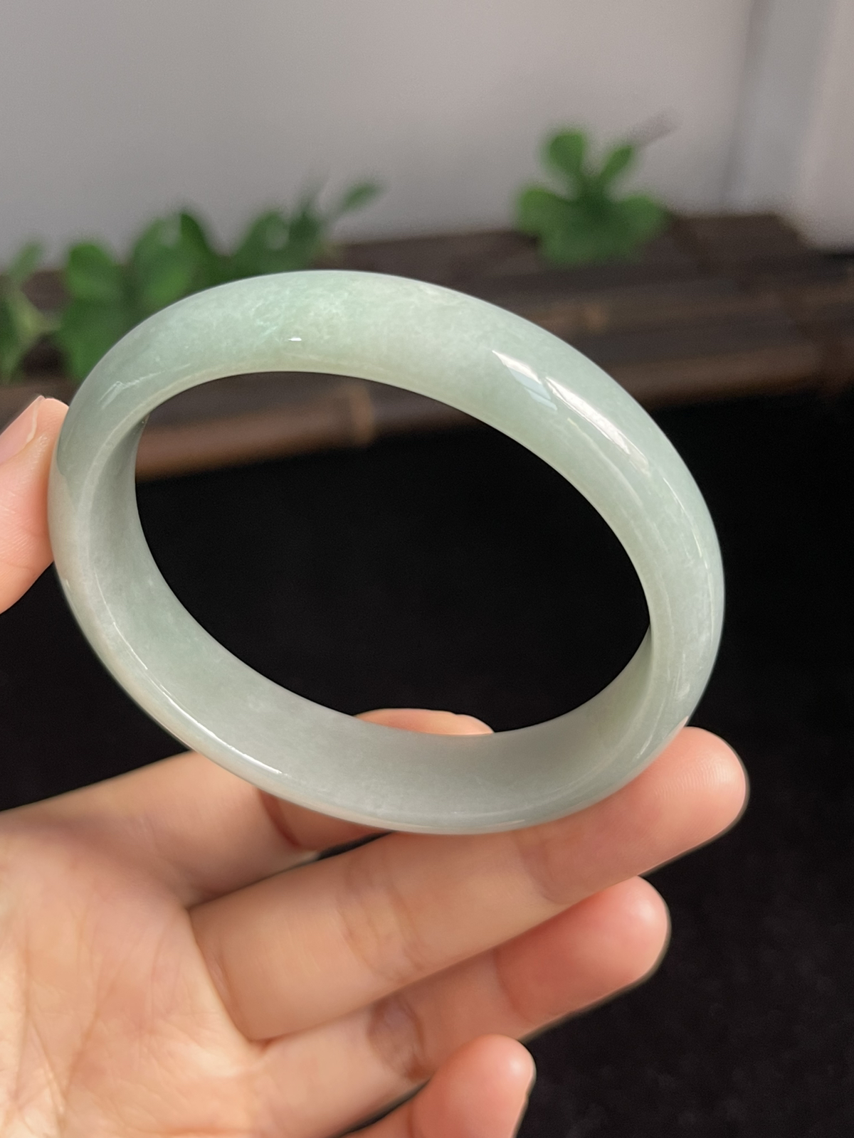 贵妃镯54.3圈口，翡翠手镯