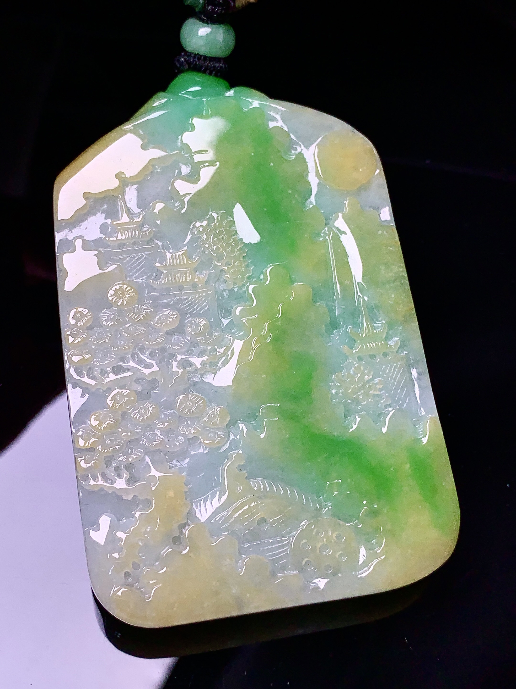 18k金钻镶嵌吊坠 玉质细腻 色泽艳丽清新 水润亮眼 整体尺寸71.6*45*8.5w1