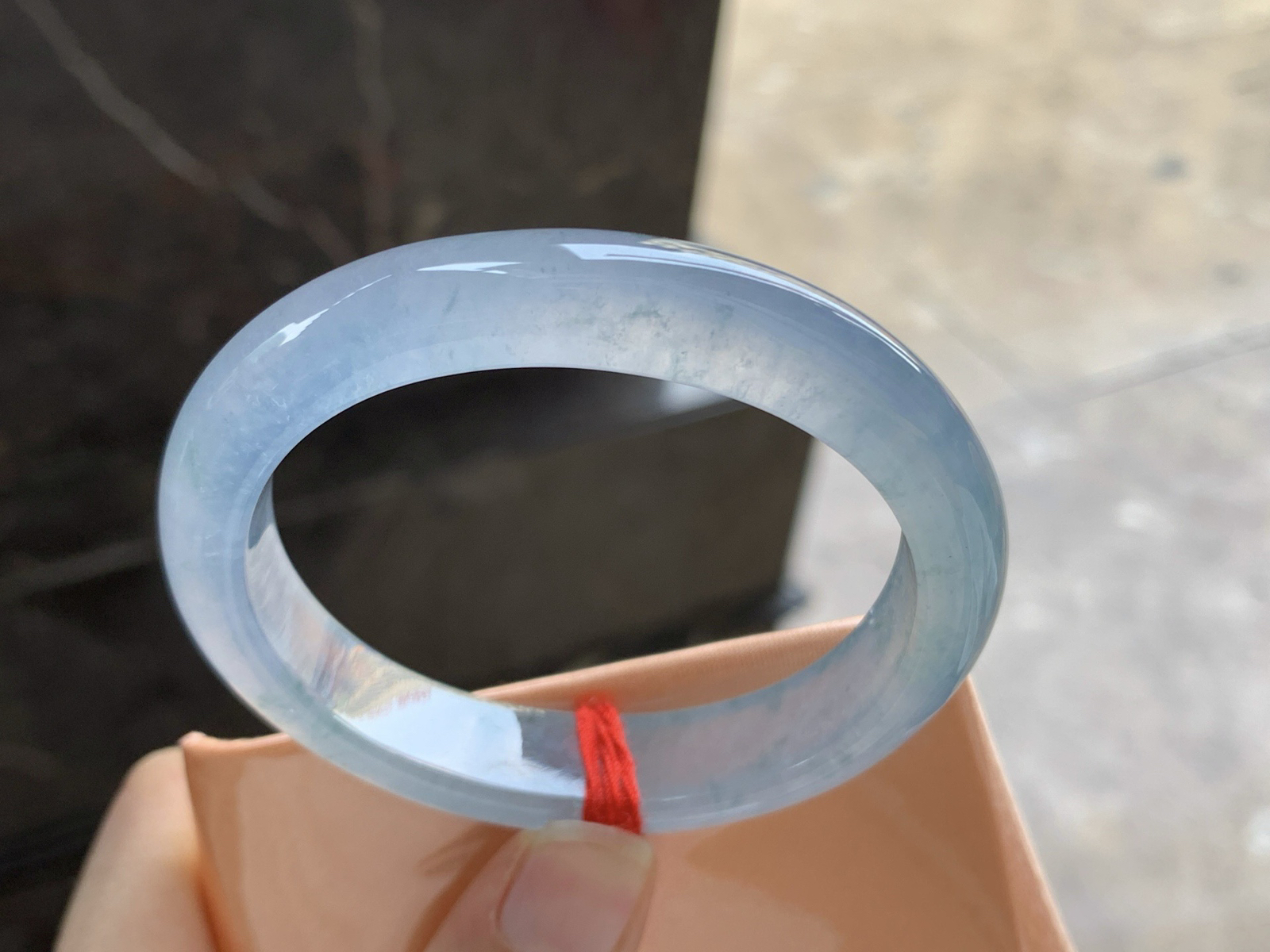 52.8-11.7-7.9

冰蓝贵妃手镯^_^透亮 荧光十足 飘花灵韵 正圈50可以带