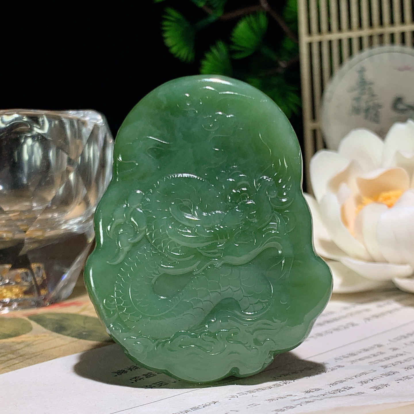 和田玉阳绿俄罗斯碧玉猫眼财神挂件 尺寸54/44/16重59克，玉质细腻油润 底色纯净 脂粉好，品质好！lt260415