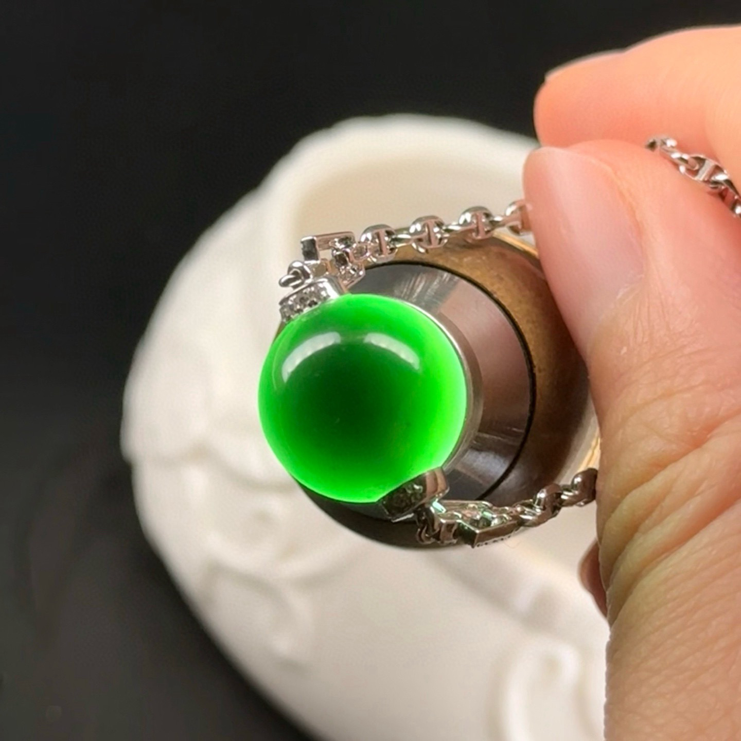 精品18k墨翠珠子锁骨链 种好色正 黑度极好 打灯通透 油性十足 尺寸12