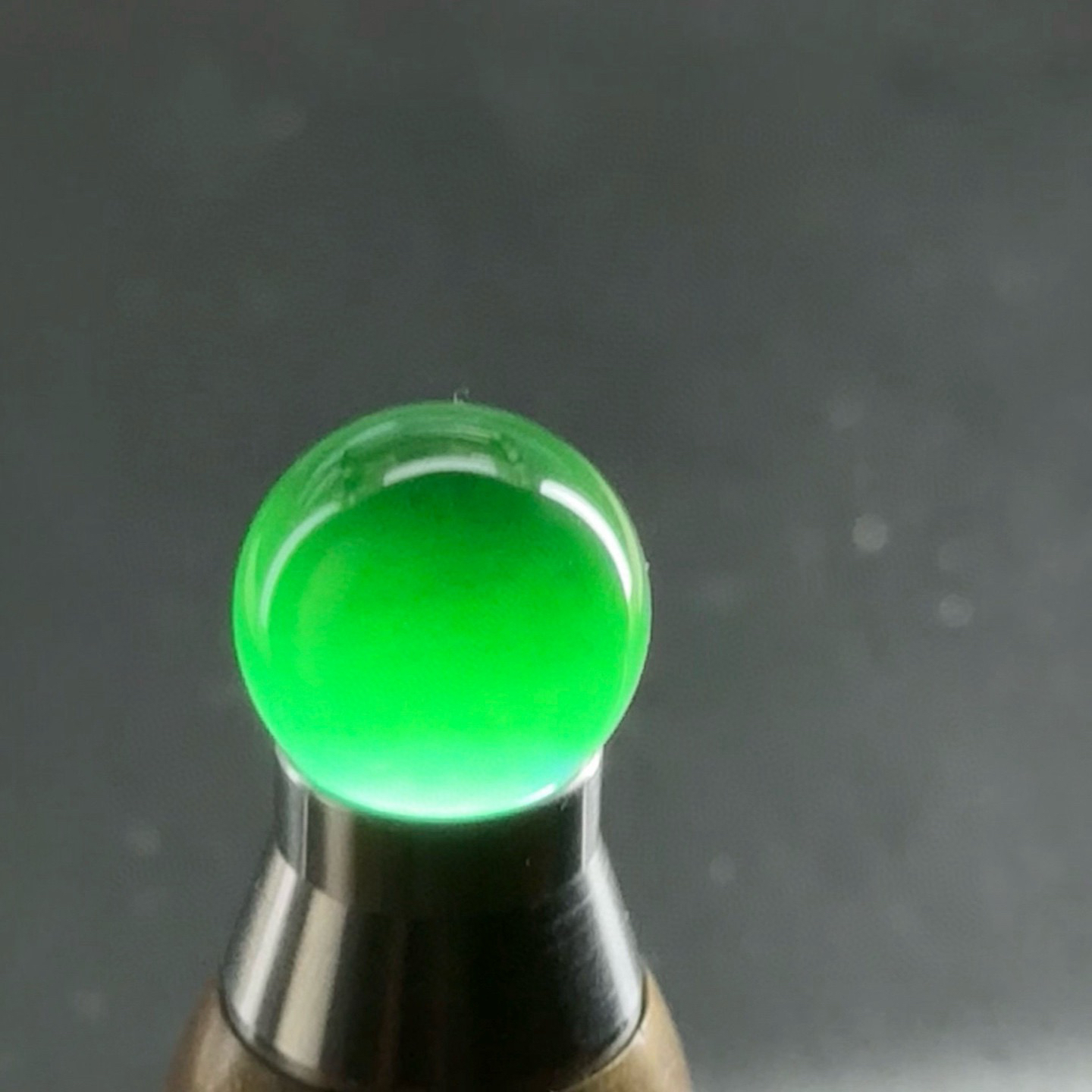 精品墨翠大尺寸珠子 黑度极好 打灯通透 油性十足 尺寸15.2