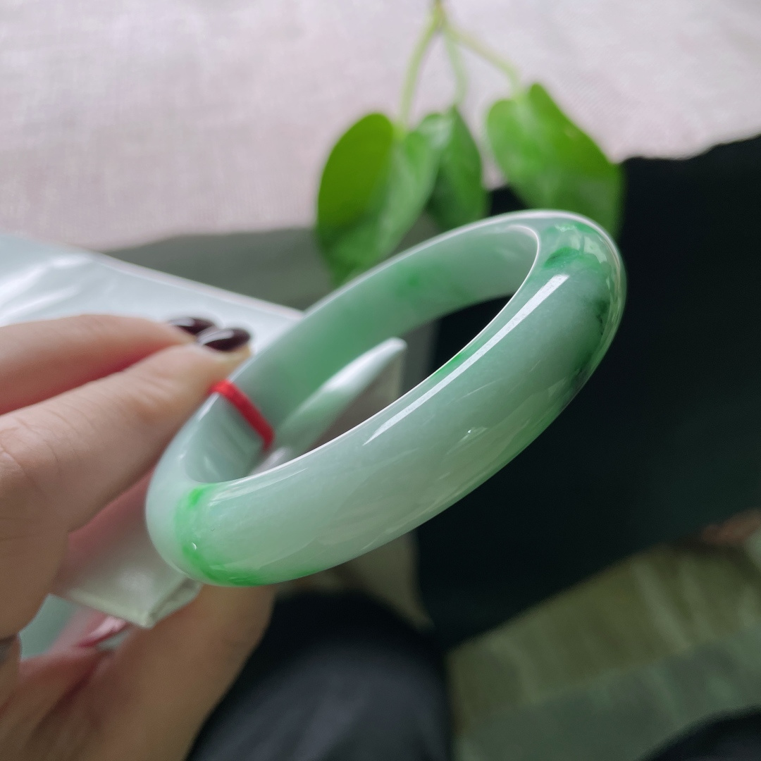 55.4/12/8.9飘绿正圈，水润，肉质细腻，独特富有个性，乌鸡，无裂，ss50803a