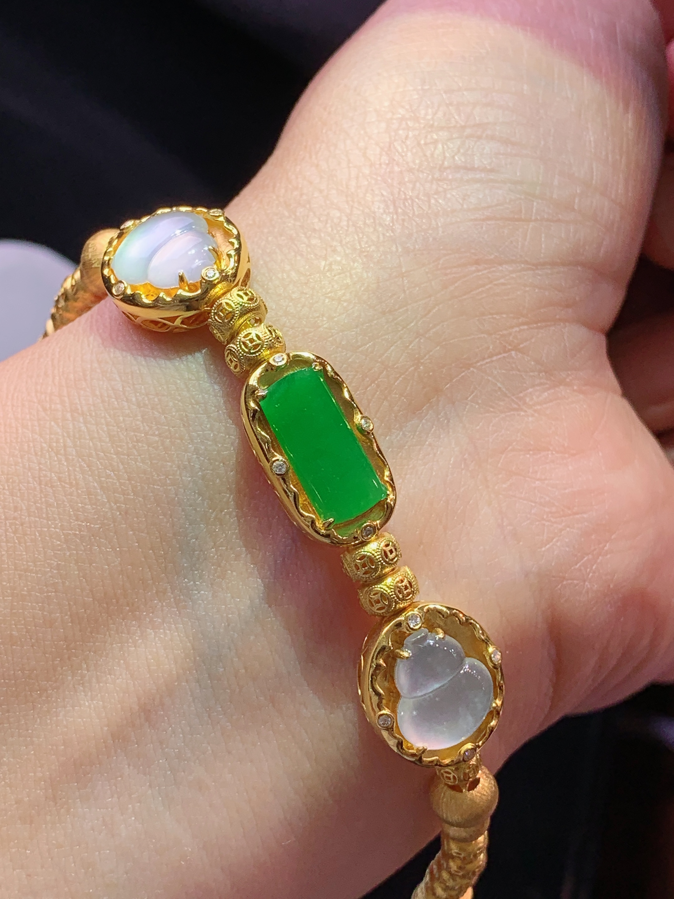 18k金钻镶嵌满绿玉柱搭配冰种葫芦手链 玉质细腻 色泽艳丽清新 水润亮眼 整体尺寸170*9.5*5.6b5