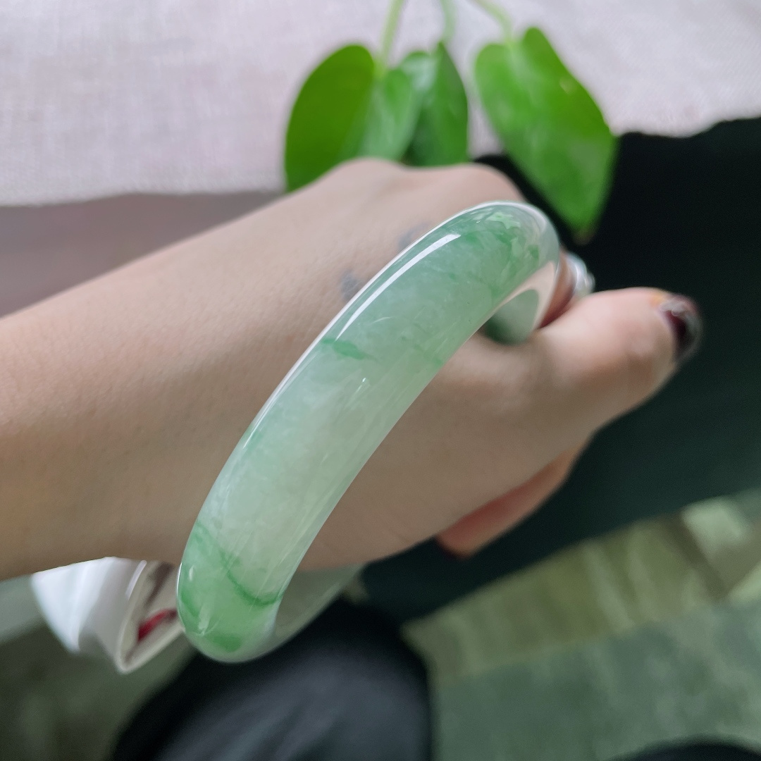 57.2/12/8.8飘花正圈，水润细腻，飘逸灵动，婉间艳丽，贵气，无裂，ss50763a