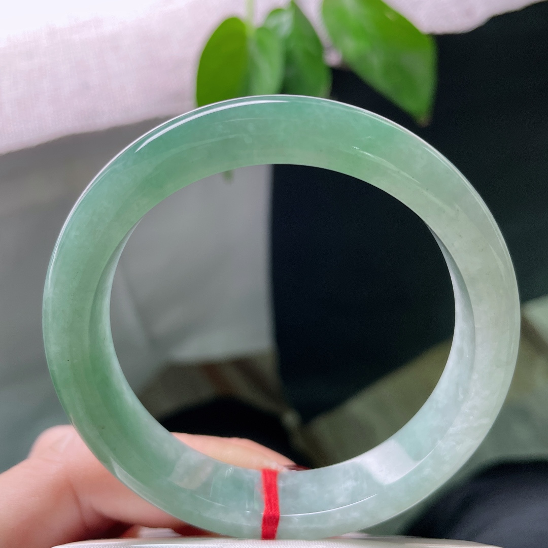 56/12.1/8.3绿色正圈，像雾气一样，边界模糊，慢慢化开，给人一种朦胧美。无裂，ss48768