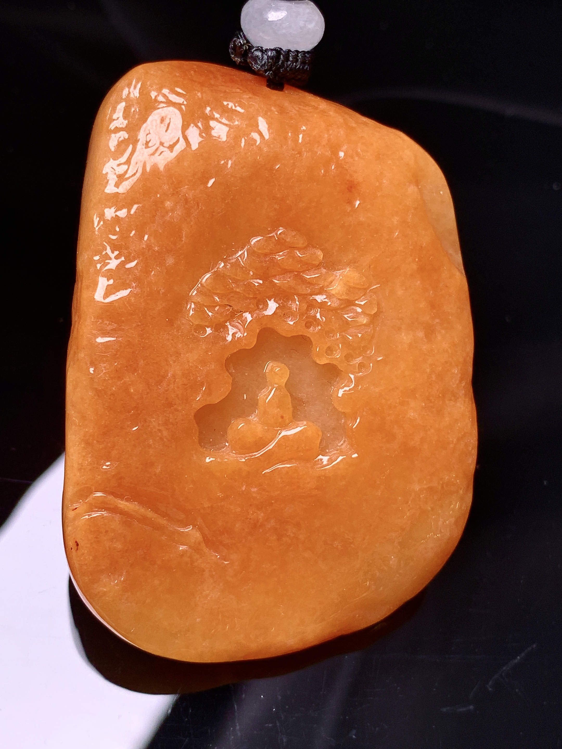 红翡悟道吊坠 玉质细腻 色泽艳丽清新 水润亮眼 整体尺寸48.8*33.5*11w1