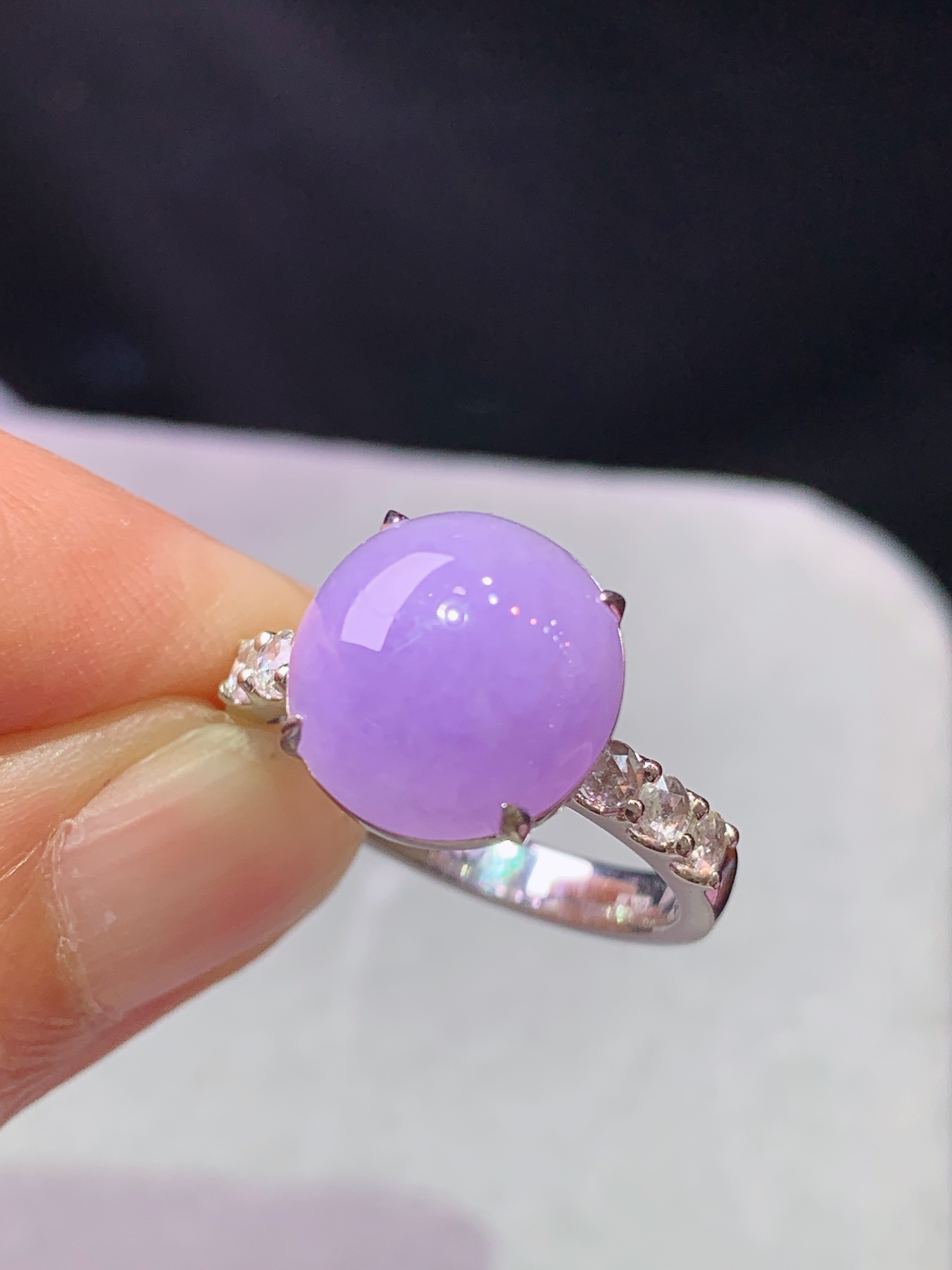 18k金钻镶嵌紫罗兰圆珠戒指 玉质细腻 色泽艳丽清新 水润亮眼 圈口14 整体尺寸11.6*11*9.2b5