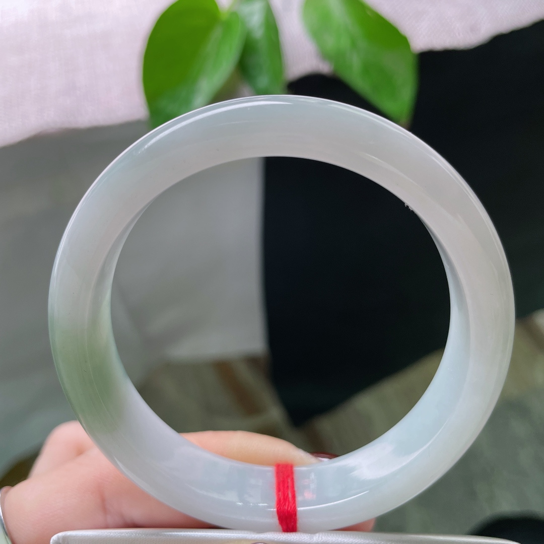 56.2/12.6/7.7，白底正圈，质地温润细腻，一抹油青色点缀，简约不简单，皮纹，ss49274a