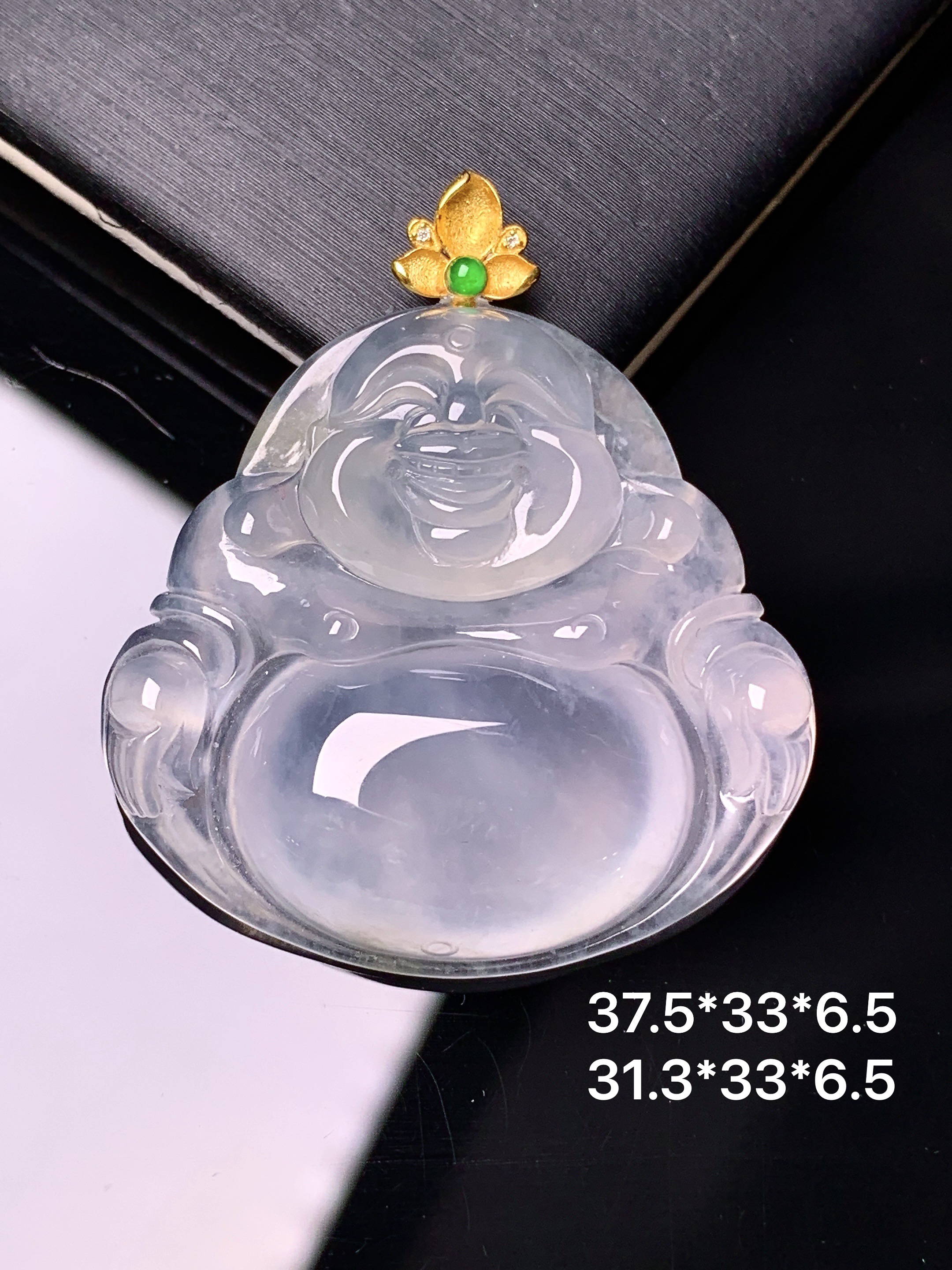 18k金镶嵌冰种佛公吊坠 玉质细腻 色泽艳丽清新 水润亮眼 整体尺寸37.5*33*6.5h3