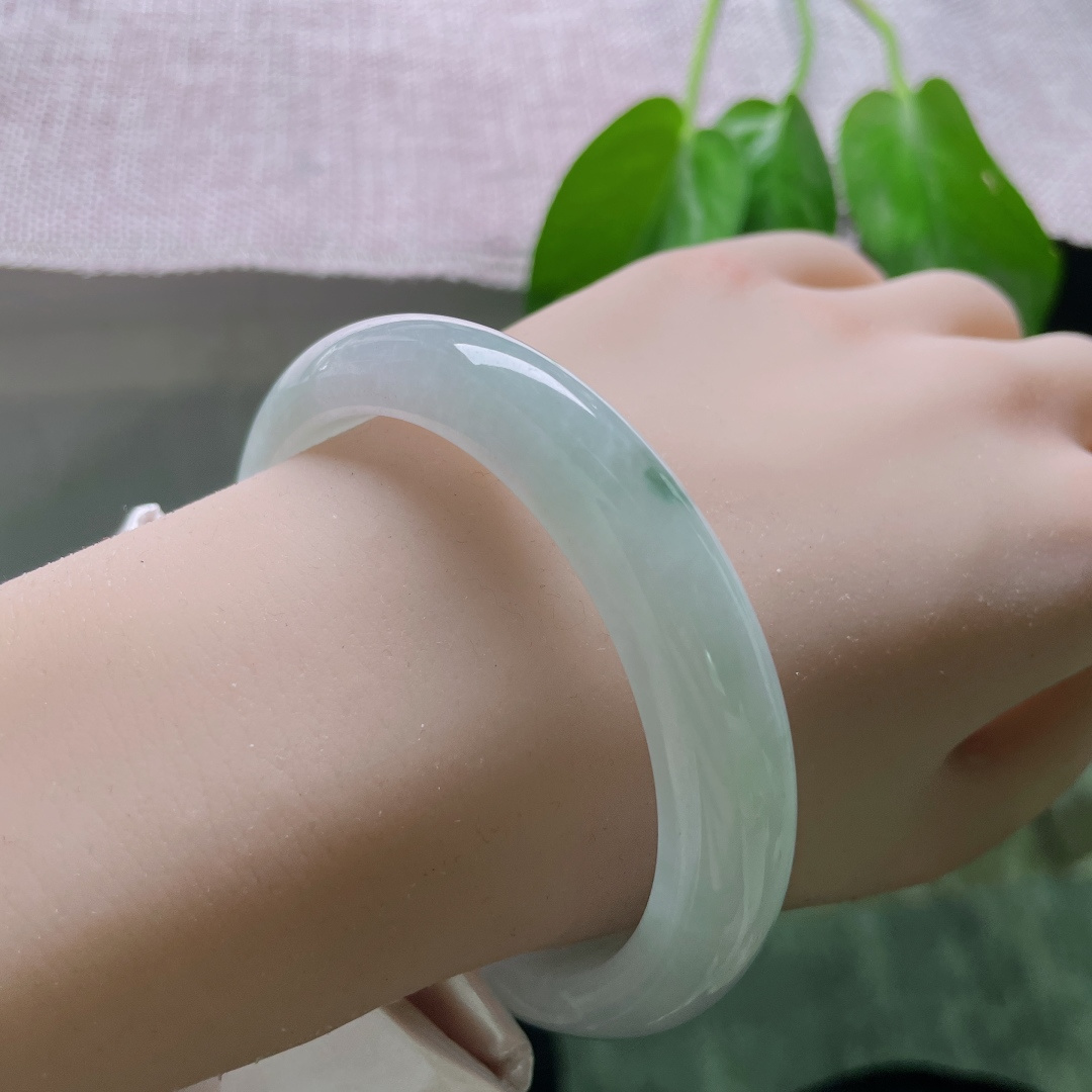 57.8/11.3/7.8，飘花正圈，水润，细腻，优雅，甜美，贵气，无裂，ss48130a