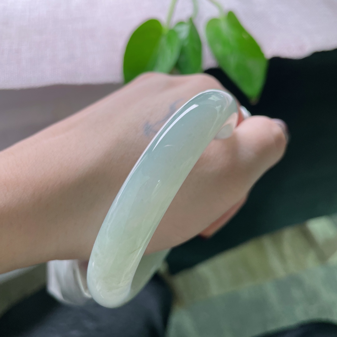 57.6/11.8/8.0，浅油正圈，水润，细腻，一点皮纹，贵气，耐看，ss49708a