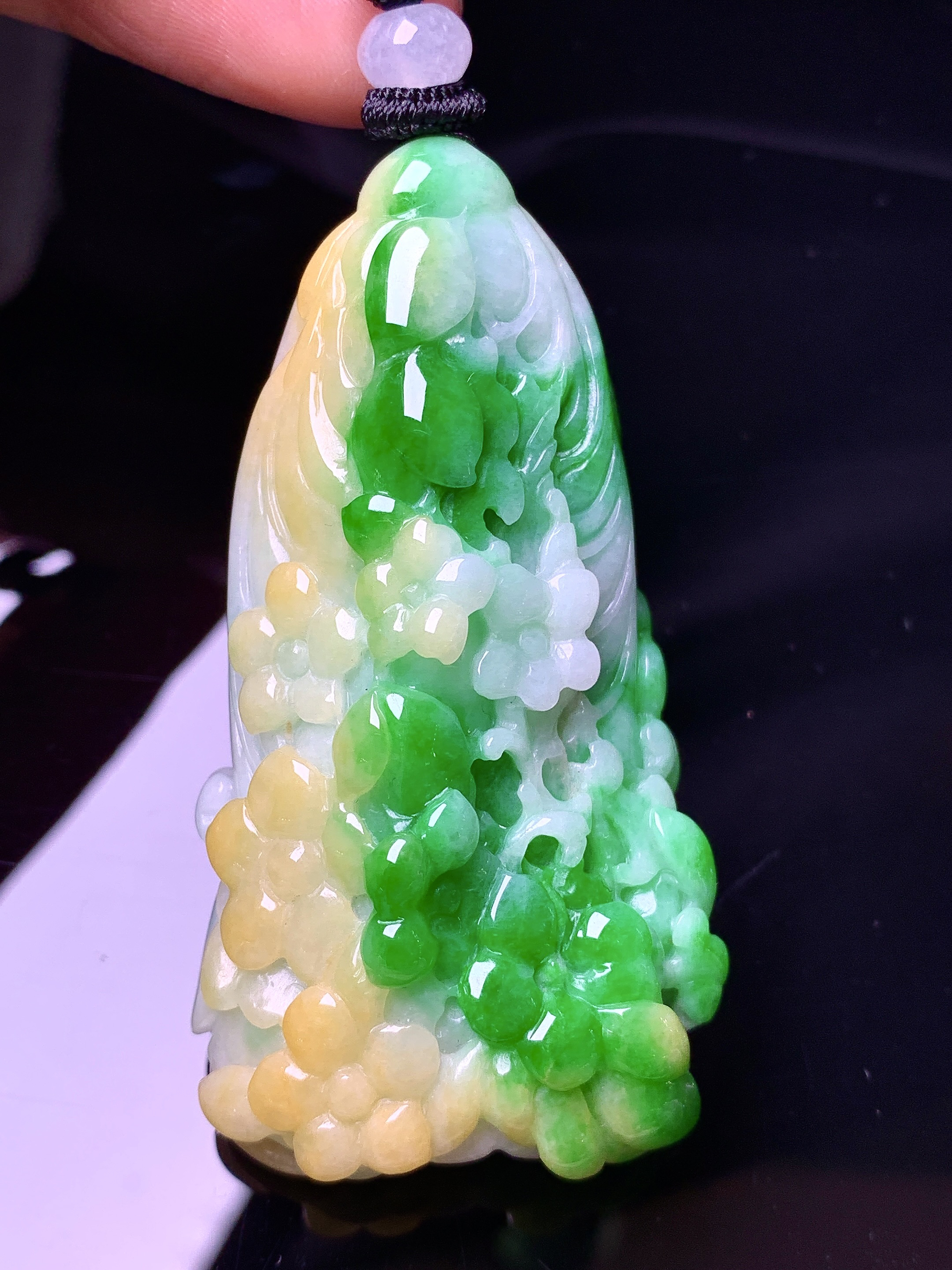 飘黄绿白菜吊坠 玉质细腻 色泽艳丽清新 水润亮眼 整体尺寸61*32.2*18.2w1