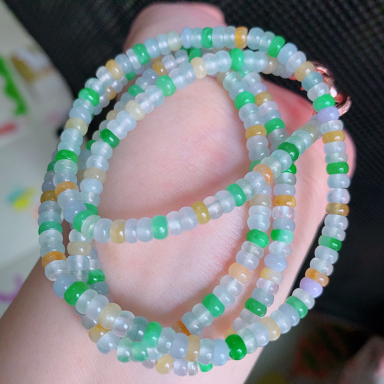 自然光实拍，冰种多彩翡翠项链  翡翠珠链 （装饰扣）玉质细腻  冰清玉润  颜色漂亮  #001.1取一尺寸4.5mm