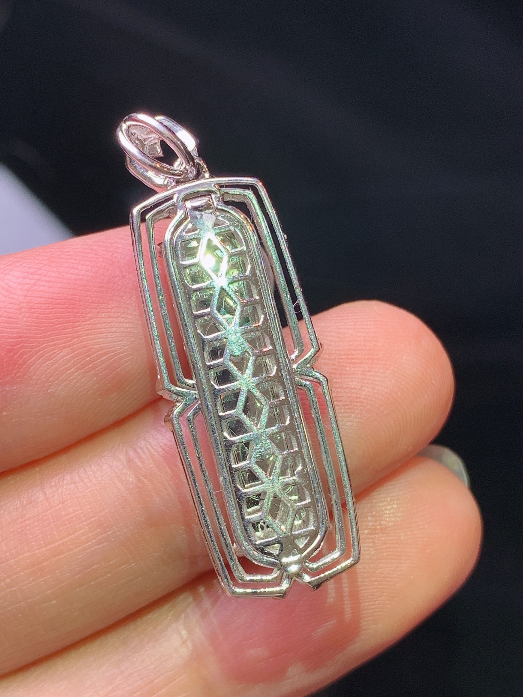 18k金钻镶嵌满绿无事牌吊坠 玉质细腻 色泽艳丽清新 水润亮眼 整体尺寸34.8*11.8*6.8b7