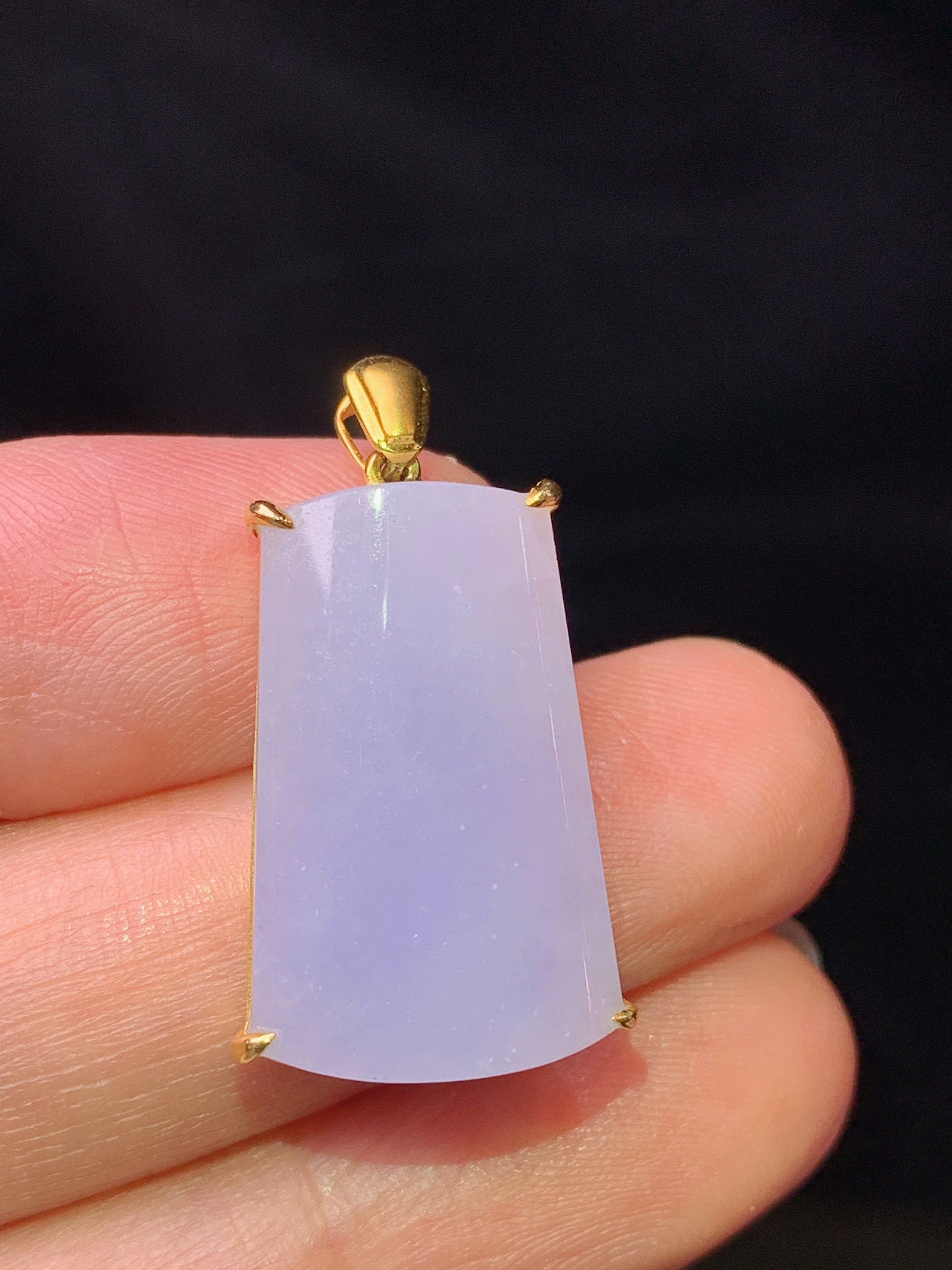 18k金镶嵌淡紫罗兰无事牌吊坠 玉质细腻 色泽艳丽清新 水润亮眼 整体尺寸27*13.3*5.8L4