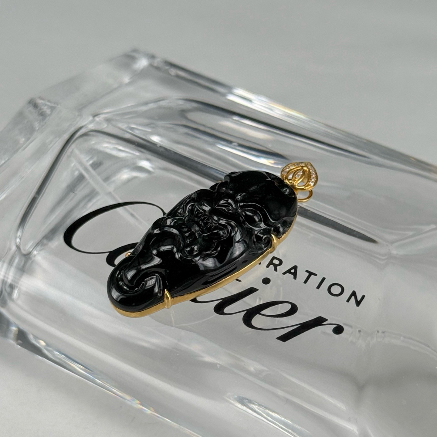 精品18k金墨翠小吊坠 种好色正 黑度极好 打灯通透 油性十足 尺寸36.9