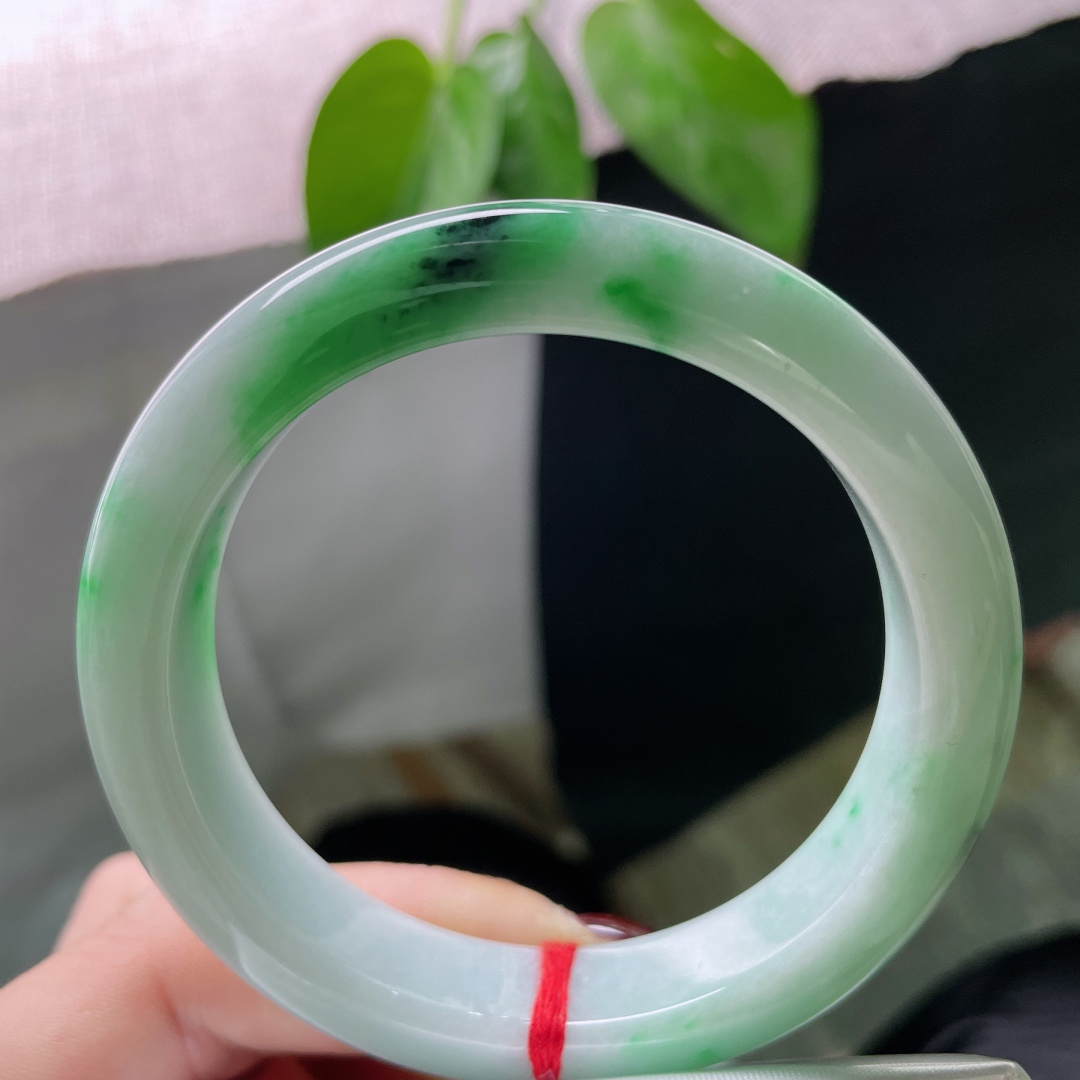 55.4/12/8.9飘绿正圈，水润，肉质细腻，独特富有个性，乌鸡，无裂，ss50803a