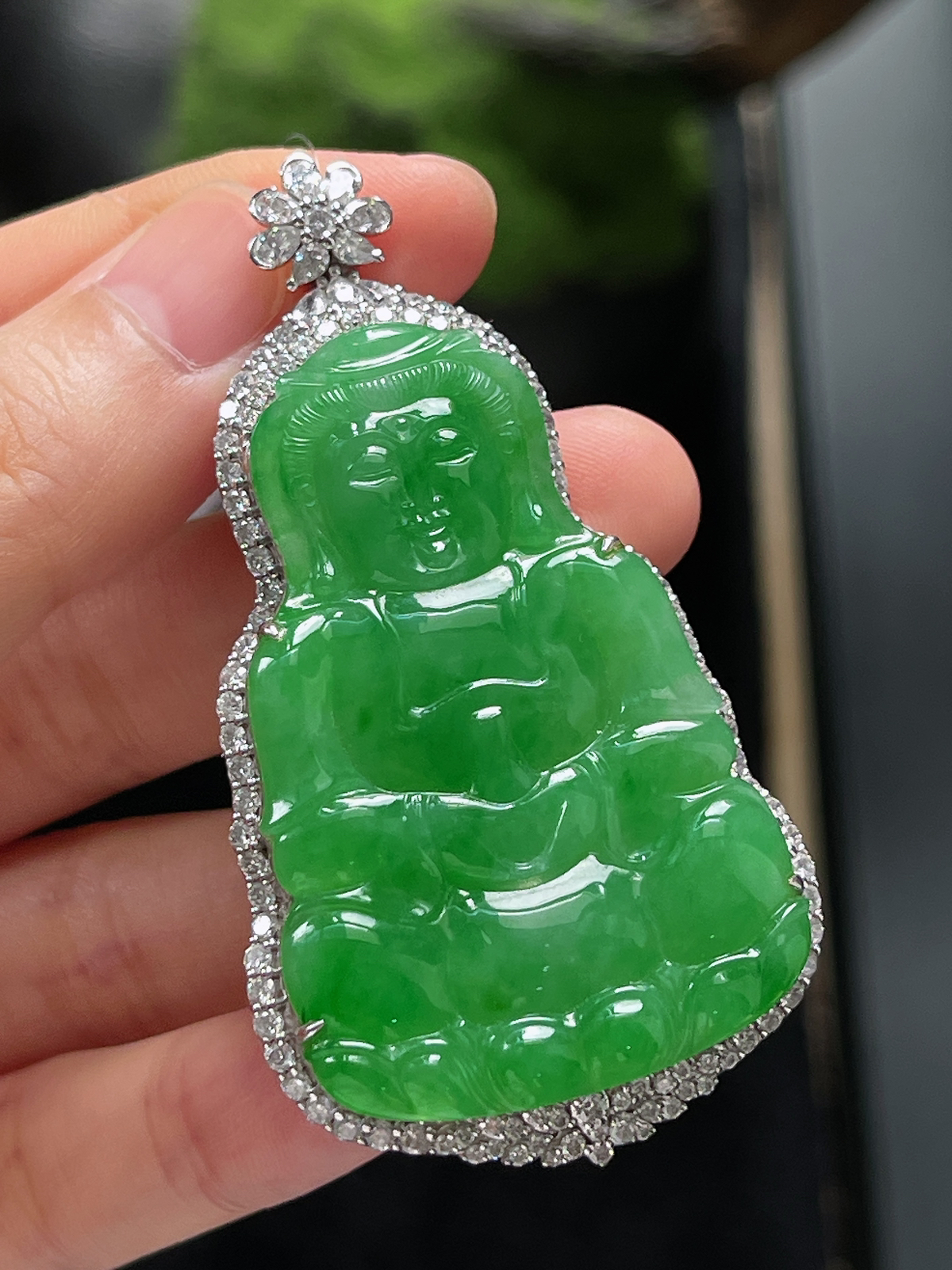 翡翠冰糯种绿色吊坠，印记：Au750,伴钻石