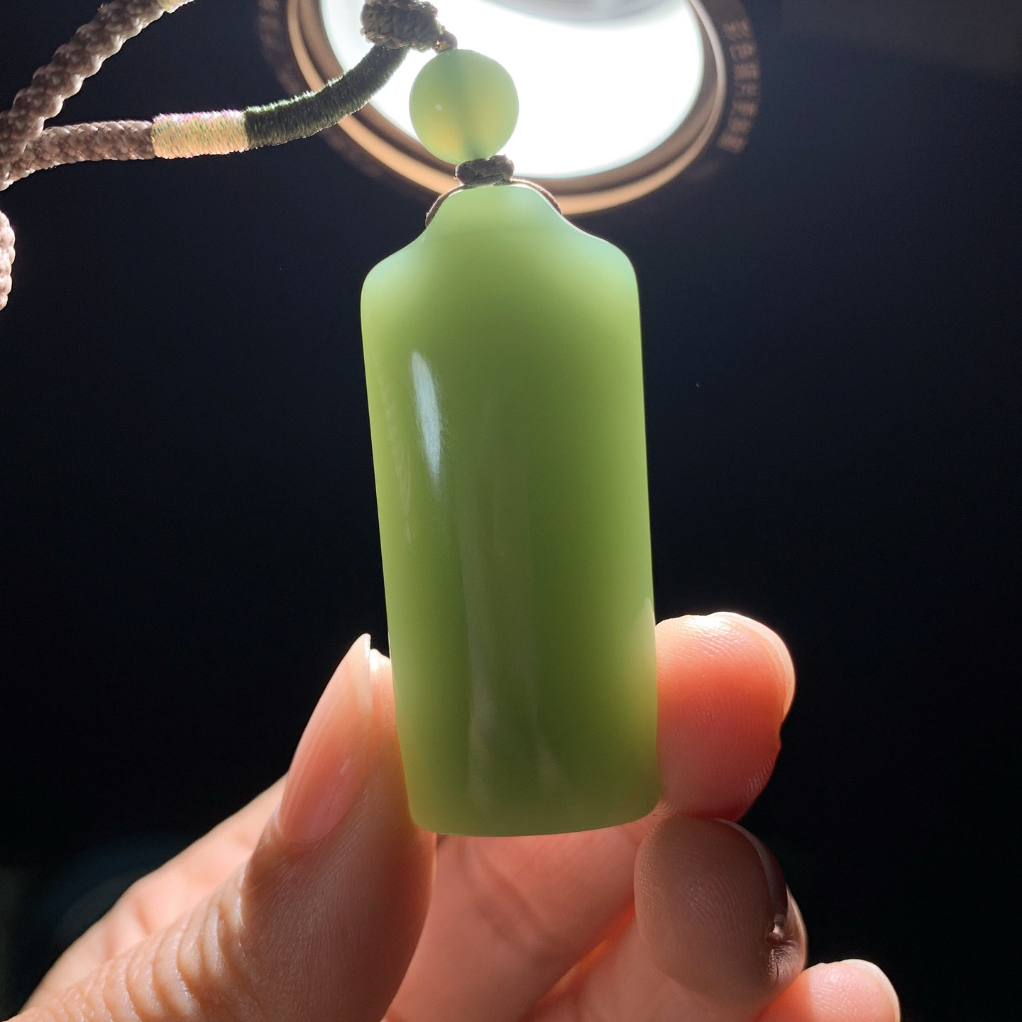 和田玉鸭蛋青俄罗斯碧玉平安无事牌挂件 尺寸47/20/15重33克。无裂无杂无结构 玉质细腻油润。手推出油品相大气。250109