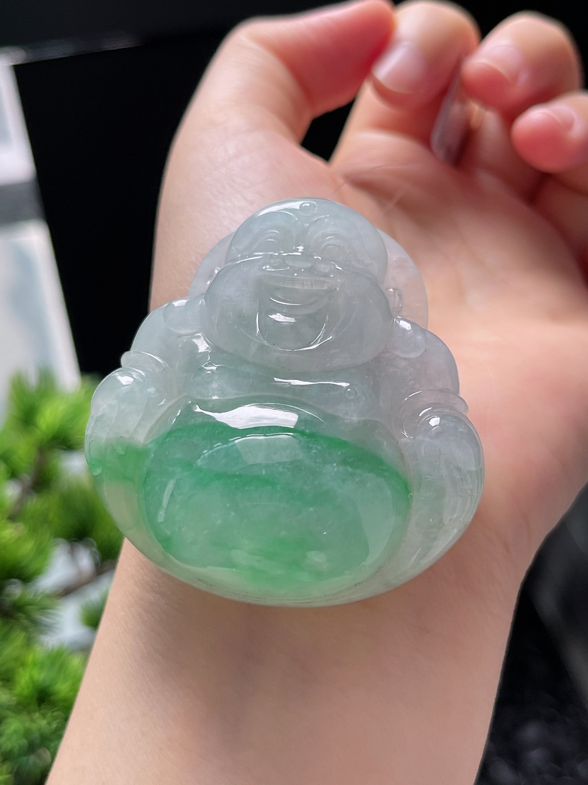 翡翠冰糯种飘绿佛公吊坠