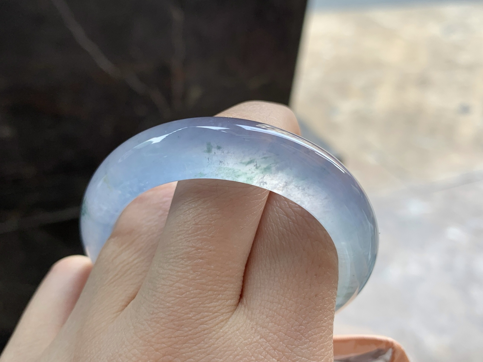 52.8-11.7-7.9

冰蓝贵妃手镯^_^透亮 荧光十足 飘花灵韵 正圈50可以带