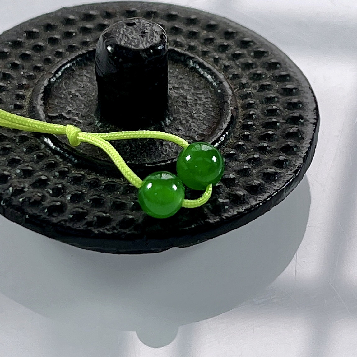 收藏级别，缅甸天然翡翠A货，卡4.6冰种满绿帝王绿圆珠单珠一对，尺寸：4.6mm/2颗，重量：0.3