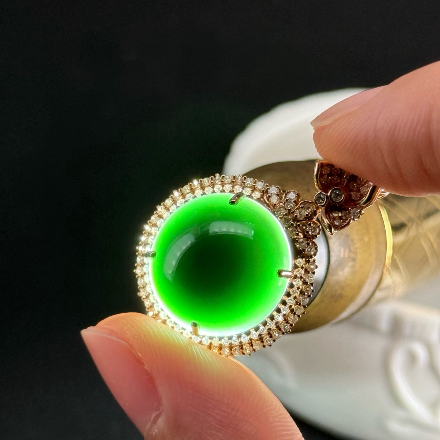 精品18k墨翠蛋面吊坠 种好色正 黑度极好 打灯通透 油性十足 尺寸30.5