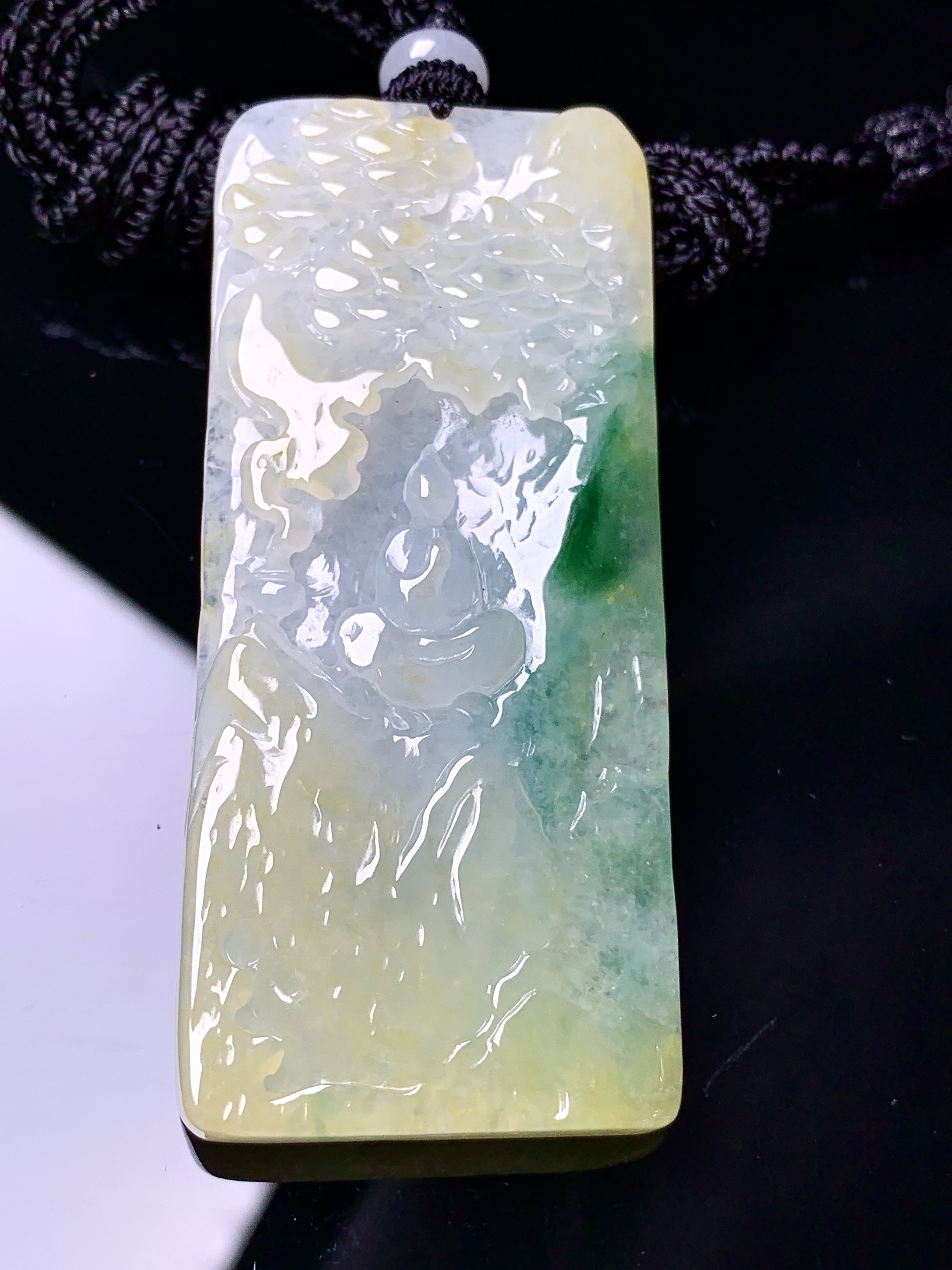 飘黄绿翡山水牌子吊坠 玉质细腻 色泽艳丽清新 水润亮眼 整体尺寸63.2*27.5*5.2w1