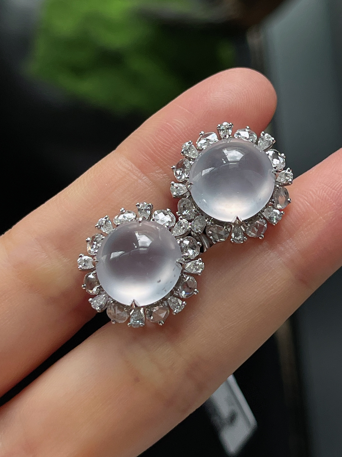 翡翠白冰耳钉，印记：Au750,伴钻石